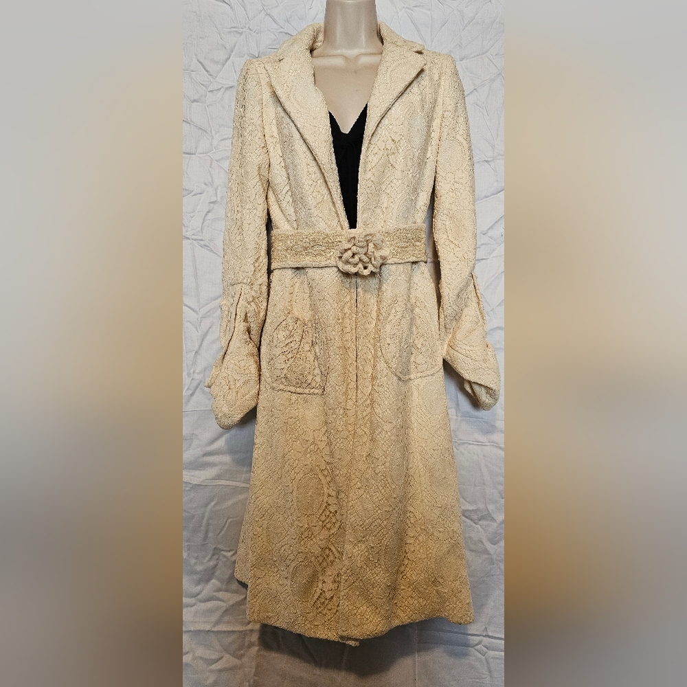 Pilar Ruiz Elegant Cream Textured Coat with Belt